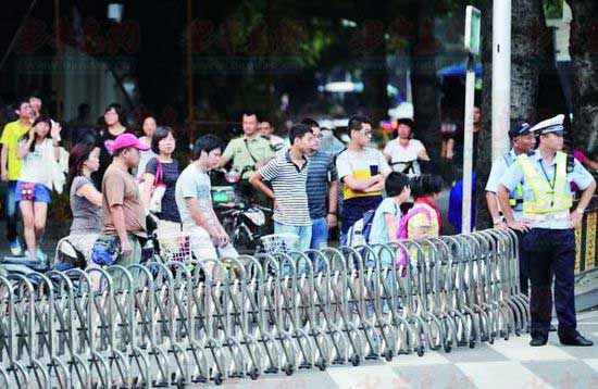 Southeast China's Fuzhou city has recently invented a new device to discourage what many have termed the 'Chinese style of crossing roads'.