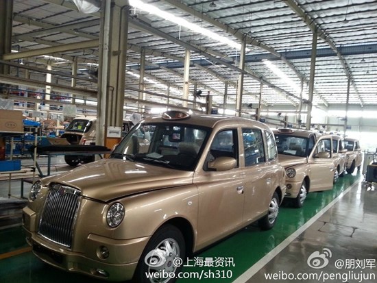 The London-style cabs set to hit Shanghais streets next month will be gold instead of the traditional black so as to be more attractive and suit the citys image better, the company operating the cabs said.