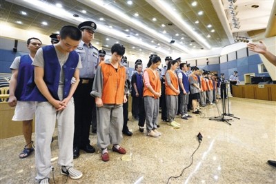 Beijing's 1st intermediate court is hearing a case connected to a trans-national telecom fraud involving over two-dozen suspects from the mainland on Sep 16th, 2014.  A total of 26 suspects are accused of cheating mainland citizens out of over 5 million yuan. [Photo: The Beijing News]