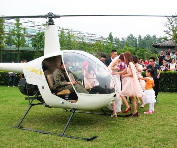 The helicopter built and piloted by an entrepreneur delivers a bride to her wedding venue in Changzhou, Jiangsu province. Wu Kai / China Daily