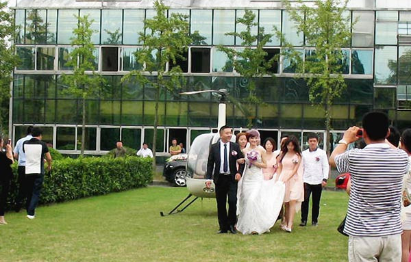 The helicopter built and piloted by an entrepreneur delivers a bride to her wedding venue in Changzhou, Jiangsu province. Wu Kai / China Daily