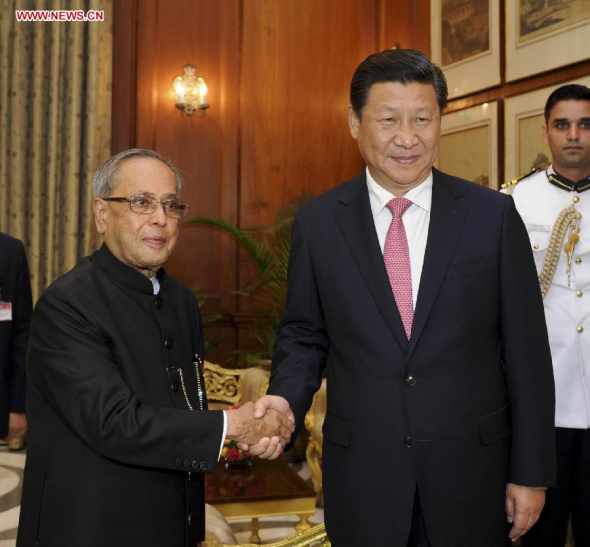 Chinese President Xi Jinping (R) meets with his Indian counterpart Pranab Mukherjee in New Delhi, India, Sept 18, 2014. (Xinhua/Zhang Duo)