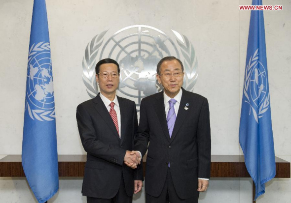 Zhang Gaoli (L), Chinese vice premier and President Xi Jinping's special envoy, meets with United Nations Secretary-General Ban Ki-moon on the sidelines of the UN Climate Summit in New York Sept 22, 2014. (Xinhua/Wang Ye)