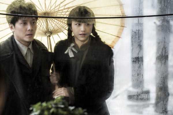 A scene from The Golden Era features Feng Shaofeng as Xiao Jun and actress Tang Wei as Xiao Hong. Photo provided to China Daily