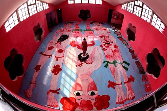 Overhead view of 'The Three Girls', at Pingyao Photography Festival, on Sept 23. [Photo/chinadaily.com.cn]