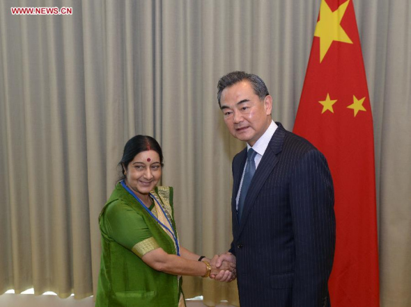 Chinese Foreign Minister Wang Yi (R) meets with Indian Minister of External Affairs Sushma Swaraj at the UN headquarters in New York, on Sept. 25, 2014. (Xinhua/Yin Bogu)