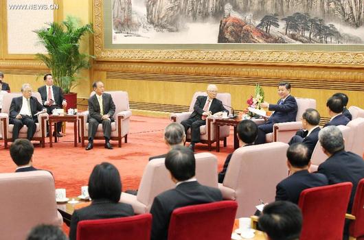 Xi Jinping (1st R rear), general secretary of the Communist Party of China Central Committee, meets with a Taiwanese delegation of pro-reunification groups at the Great Hall of the People in Beijing, capital of China, Sept. 26, 2014. (Xinhua/Yao Dawei)