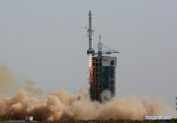A Long March-2C carrier rocket carrying the Shijian-11-07 experimental satellite flies into the sky at the Jiuquan Satellite Launch Center in Jiuquan, northwest China's Gansu Province, Sept. 28, 2014. The satellite, which was developed by China Spacesat Co. Ltd under the China Aerospace Science and Technology Corporation, will be used to conduct scientific experiments in space. This was the 194th flight of the Long March rocket series. (Xinhua/Yang Shiyao) 