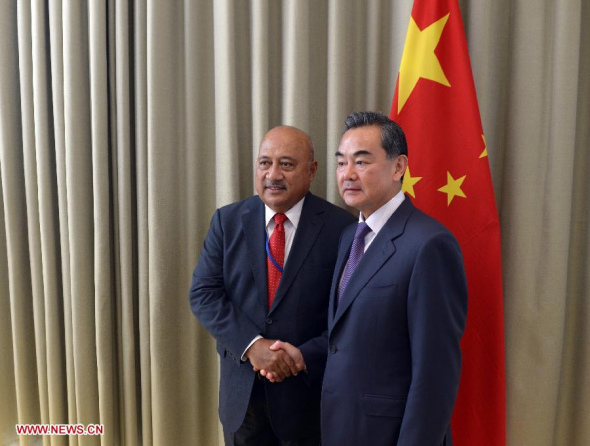 Chinese Foreign Minister Wang Yi (R) meets with Fiji's Foreign Minister Ratu Inoke Kubuabola at the UN headquarters in New York, on Sept 27, 2014. (Xinhua/Yin Bogu)