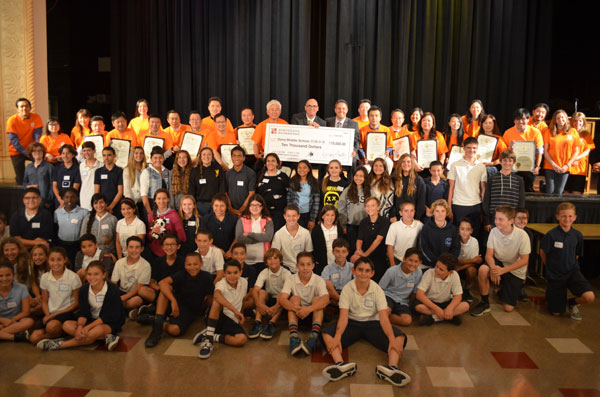Chinese Enterprise Council (CEC) donates $10,000 to Richard Henry Dana Middle School to support the students' well-rounded education on Monday in San Pedro, California. Zhang Xuming (13th from left in the last row), President of CEC and President of Aviation Industry Corporation of China International USA, handed over the check to Steve Gebhart (to Zhang's right), principal of Dana Middle School, with the presence of Joe Buscaino (second to Zhang's right), councilman of Los Angeles City at the donation ceremony. Photo provided for China Daily.