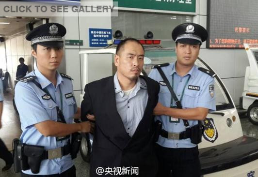 Chinese police hand over Ryuji Hasegawa, a member of Yamaguchi-gumi to Japan. (Photo: CCTV News weibo account)