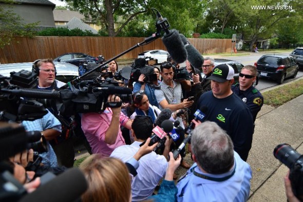 Reporters work near the residence of a health care worker in Texas who tested positive for Ebola in Dallas, the United States, on Oct. 12, 2014. A confirmatory test done by the U. S. Centers for Disease Control and Prevention (CDC) late Sunday proved a health care worker at a Dallas hospital, who cared for the deceased Ebola patient Thomas Eric Duncan, is positive for the virus. (Xinhua/Xu Xun)