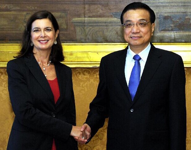 Chinese Premier Li Keqiang (R) meets with Italian Lower House President Laura Boldrini in Rome, Italy, Oct. 15, 2014. (Xinhua/Rao Aimin)