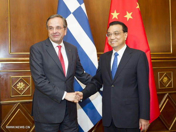 Premier Li Keqiang (R) met with his Greek counterpart, Antonis Samaras, in Milan, Italy, on Thursday. [Photo/Xinhua]