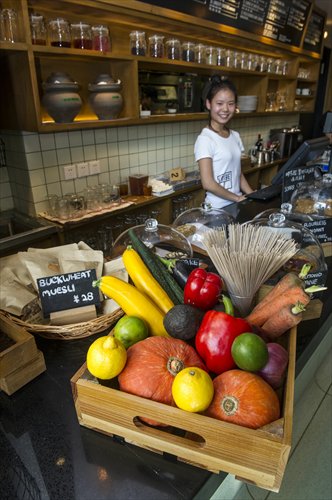 Organic vegetables proudly on display at the counter of Tribe, an organic bistro in Beijing's Chaoyang district. Photo: Li Hao/GT