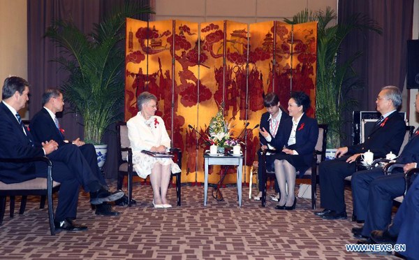 Chinese President Xi Jinping's wife Peng Liyuan, who is the World Health Organization (WHO)'s goodwill ambassador for tuberculosis and HIV/AIDS, meets with foreign scientists attending the 2014 National Conference on HIV/AIDS, in Beijing, capital of China, Oct 20, 2014. (Xinhua/Yao Dawei)