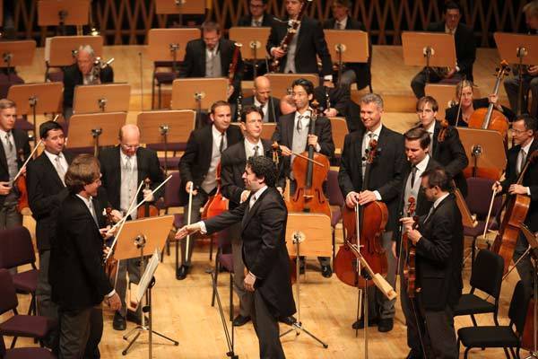 Guest conductor Gustavo Dudamel shakes hands with soloists of the Vienna Philharmonic Orchestra at the new Shanghai Symphony Music Hall last month. Photos provided to China Daily  