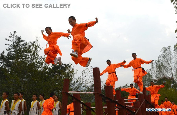 Students of a kungfu school show kungfu during the welcoming ceremony of the 10th Zhengzhou International Shaolin Wushu Festival in Dengfeng, central China's Henan province, Oct 19, 2014. More than 1,800 kungfu practitioners from 63 countries and regions will participate in the three-day festival, opened on Sunday. (Xinhua/Zhu Xiang) 