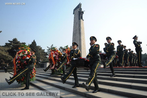Soldiers accompany the remains of Chinese People's Volunteer Army (CPVA) soldiers who died in the Korean War (1950-1953) during a burial ceremony in Shenyang, capital of northeast China's Liaoning province, Oct 29, 2014. A burial ceremony for the remains of 437 CPVA soldiers who died in the Korean War was held on Wednesday at a war martyr cemetery in Shenyang. The remains of the 437 war martyrs had been kept in South Korea before they were returned to China last March. (Xinhua/Pan Yulong) 