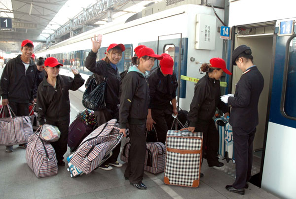 Some of the 489 workers from the Xinjiang Uygur autonomous region prepare to board a chartered train recently as they set off for Guangdong province to start new jobs. Huang Guobao / Xinhua
