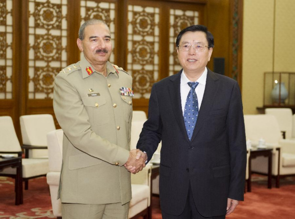 Zhang Dejiang (R), chairman of the Standing Committee of the National People's Congress (NPC), meets with Chairman of the Joint Chiefs of Staff Committee of Pakistan Rashad Mahmood in Beijing, capital of China, Nov 3, 2014. (Xinhua/Xie Huanchi)