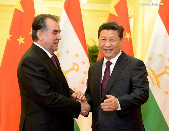 Chinese President Xi Jinping (R) shakes hands with his Tajik counterpart Emomali Rakhmon during their talks at the Great Hall of the People in Beijing, capital of China, Nov. 7, 2014. (Xinhua/Liu Jiansheng)