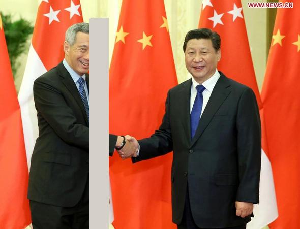 Chinese President Xi Jinping (R) shakes hands with Singaporean Prime Minister Lee Hsien Loong during their meeting at the Great Hall of the People in Beijing, capital of China, Nov. 9, 2014. (Xinhua/Pang Xinglei)