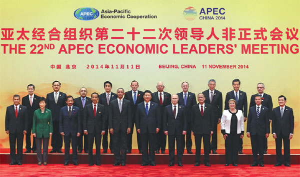 Leaders and representatives of APEC member economies pose for a picture after the first phase of the 22nd APEC Economic Leaders' Meeting in Beijing on Tuesday.  Wu Zhiyi / China Daily