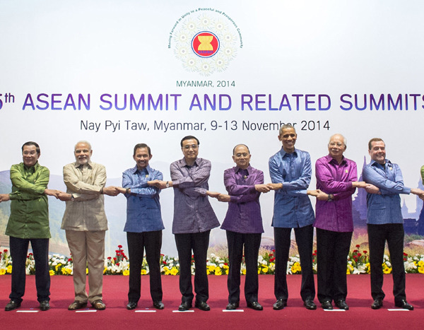 Premier Li Keqiang and other leaders pose for a group photo for the ASEAN summit at the Myanmar International Convention Center in Myanmar's capital, Nay Pyi Taw, on Wednesday. [Photo/Xinhua]