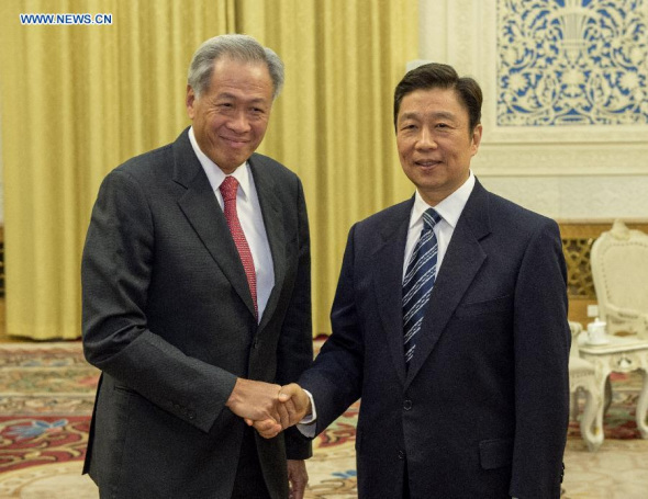 Chinese Vice President Li Yuanchao (R) meets with Defense Minister of Singapore Ng Eng Hen in Beijing, capital of China, Nov. 13, 2014. (Xinhua/Li Xueren)