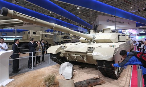 People take pictures of the VT4 battle tank, a new model developed for world-class information-based warfare, at the 10th China International Aviation and Aerospace Exhibition in Zhuhai, Guangdong Province on Thursday. Photo: Cui Meng/GT