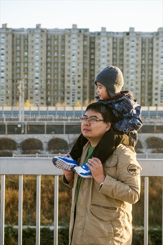 Parents are rushing to buy expensive houses near famous primary schools to ensure their children can be enrolled in these schools, due to new enrolment policy published in April, 2014. Photo: Li Hao/GT