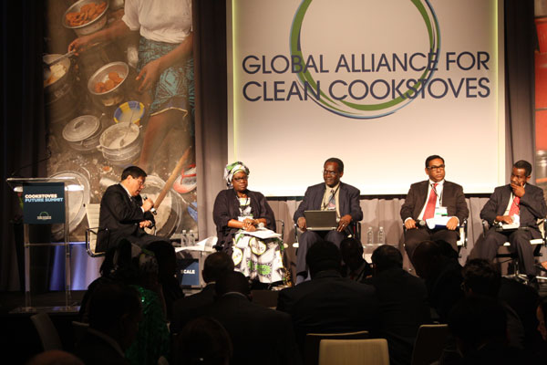 Wang Yanliang (left), director-general of the Rural Energy and Environment Agency of China's Ministry of Agriculture, speaks to the audience on Thursday in New York at an event hosted the Global Alliance for Clean Cookstoves. 