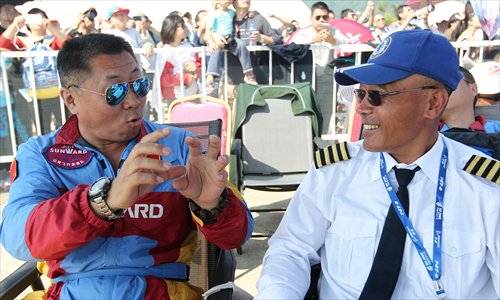 Hou Min (left) and Lin Hong of the Sunward Aerobatic Team discuss their performance. Photo: Cui Meng/GT