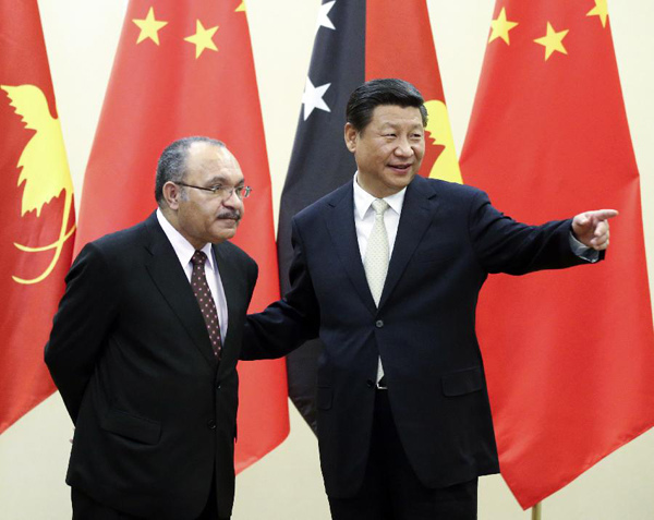 Chinese President Xi Jinping (R) meets with Papua New Guinea's Prime Minister Peter O'Neill in Nadi, Fiji, Nov 22, 2014. (Xinhua/Yao Dawei)