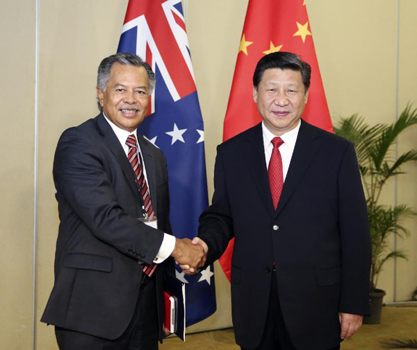 Chinese President Xi Jinping (R) meets with the Cook Islands Prime Minister Henry Puna in Nadi, Fiji, Nov 22, 2014. (Xinhua/Ding Lin)