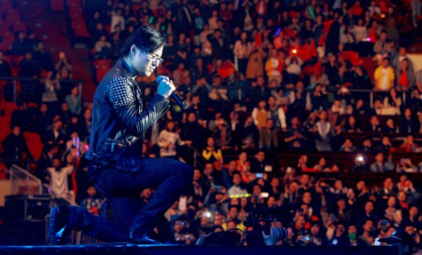Chinese rock singer-songwriter Wang Feng holds a concert in Tianjin in April. Wang's Beijing concert in July was streamed online. [Photo/Xinhua]  