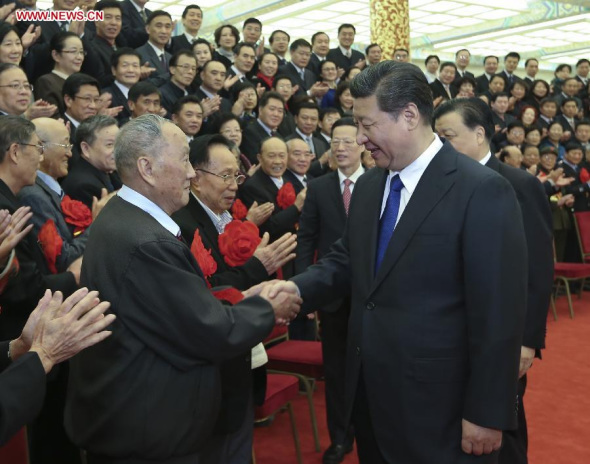 Senior Chinese leaders Xi Jinping, Liu Yunshan, Zhang Gaoli and others meet with representatives of distinguished veteran cadre individuals and groups at the Great Hall of the People in Beijing, capital of China, Nov. 26, 2014. (Xinhua/Lan Hongguang)