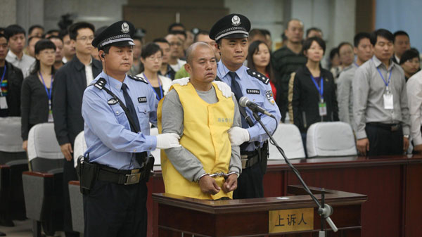 Wang Shujin, a death row prisoner convicted of raping and killing at least four women, stands trial at Handan Intermediate People's Court, in Handan, North China's Hebei province, in September in 2013.  [Photo/Xinhua]  