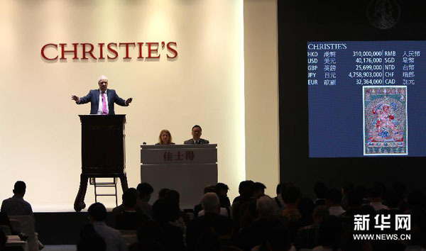 People attend the Christie's 2014 Hong Kong Autumn Auctions on Nov 26, 2014. [Photo/Xinhua]  