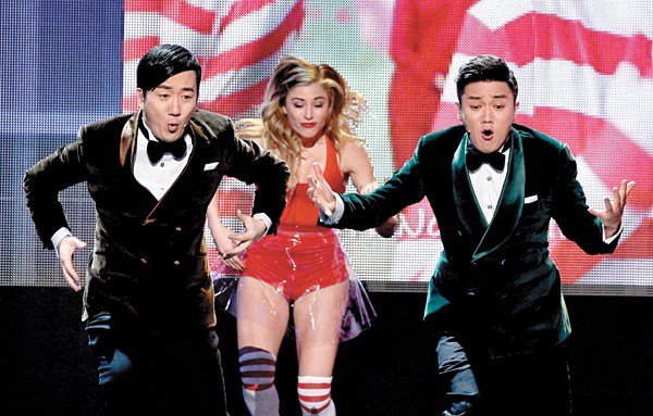 Recording artists Wang Taili (left) and Xiao Yang of the Chopsticks Brothers perform at the 2014 American Music Awards at the Nokia Theater Los Angeles, on Sunday. The pop duo's Little Apple won the International Song Award at the gala. [Photo/China Daily]