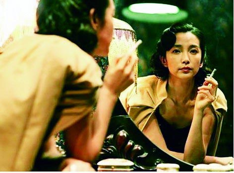 Chinese actress Li Bingbing smokes in a scene from the film The Message. [Photo/Agencies]  