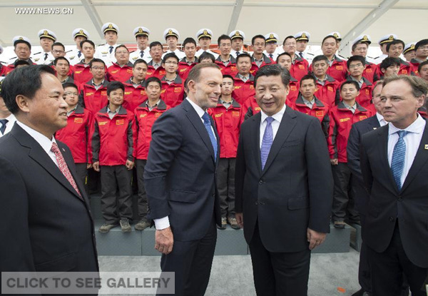 Chinese President Xi Jinping (2nd R front) and Australian Prime Minister Tony Abbott (2nd L front) visit crew members of Chinese research vessel and icebreaker Xuelong, or Snow Dragon, in Hobart, Australia, Nov 18, 2014. (Xinhua/Li Xueren)