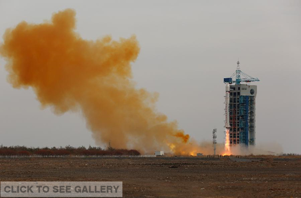 A Long March-2D carrier rocket carrying the Yaogan-24 remote sensing satellite blasts off from the launch pad at the Jiuquan Satellite Launch Center in Jiuquan, northwest China's Gansu Province, Nov. 20, 2014. The satellite will mainly be used for scientific experiments, natural resource surveys, crop yield estimates and disaster relief. (Xinhua/Ren Long)
