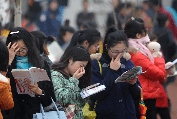 Students review before entering a local examination room for this year's national civil service test in Yantai, Shandong province, on Sunday. Interest in taking the test has seen a sharp drop this year. Luan Shengjie / for China Daily