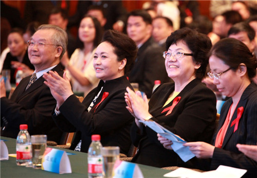 Peng Liyuan, WHO goodwill ambassador for HIV/AIDS prevention and control (second from the left), attends the ceremony.