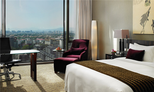 Deluxe room of Regent Beijing hotel. [Photo provided to China Daily]