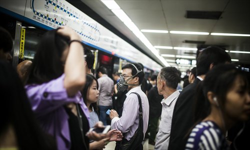 Subway passengers wear masks to combat air quality that is reportedly worse than aboveground. Photo: Li Hao/GT