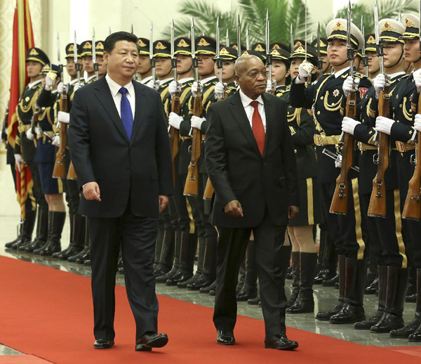 Chinese President Xi Jinping (L) holds a welcoming ceremony for visiting South African President Jacob Zuma before their talks in Beijing, capital of China, Dec. 4, 2014. (Xinhua/Pang Xinglei)