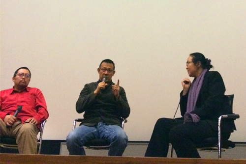 iang Wen (center) speaks to audiences at a small seminar before screening one of his early films, Black Snow (1990), at the China Film Archive in Beijing on Dec. 7, 2014. Jiang did not give any clues or show any worry about the Gone with the Bullets premiere disaster. [China.org.cn]